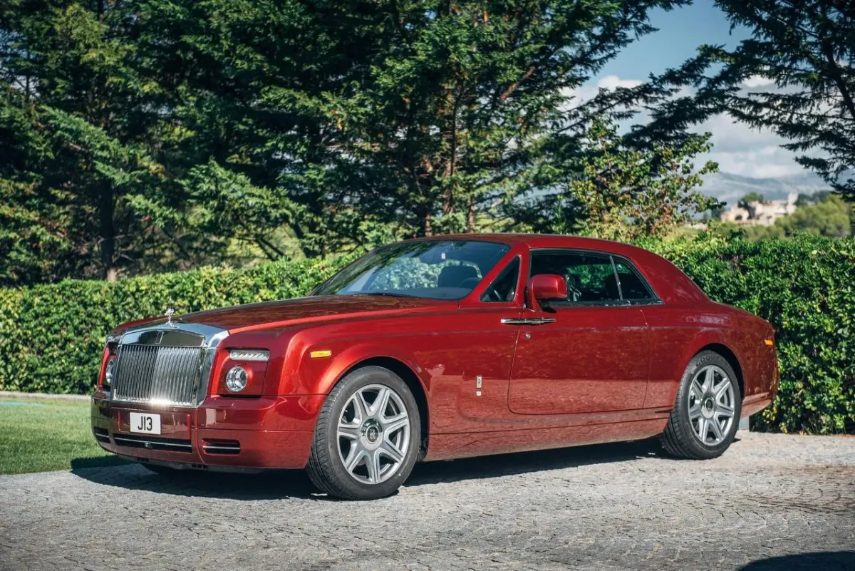 Rolls-Royce Phantom Coupé 2010: La Definición del Lujo Sobre Ruedas