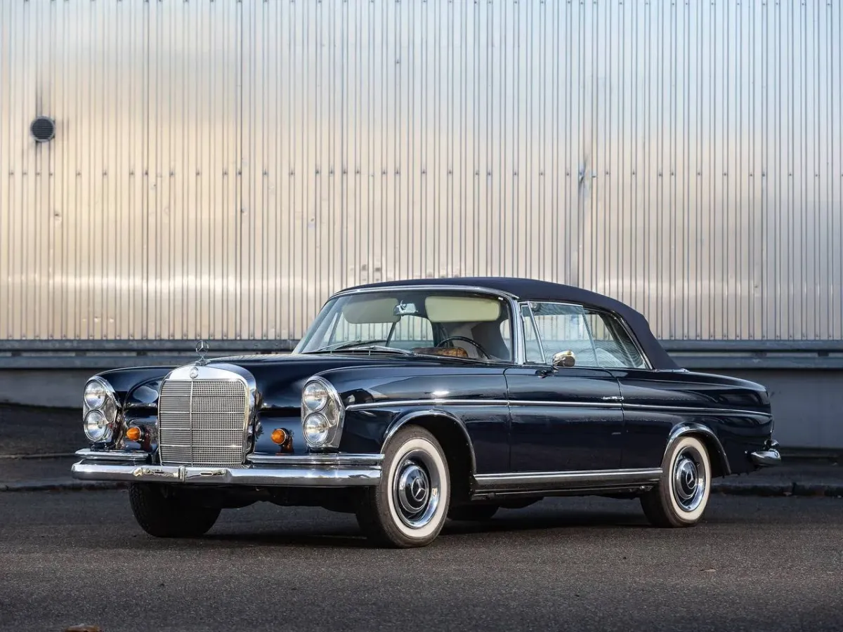 Mercedes-Benz 300 SE Cabriolet 1967: Elegancia Clásica y Potencia Incomparable