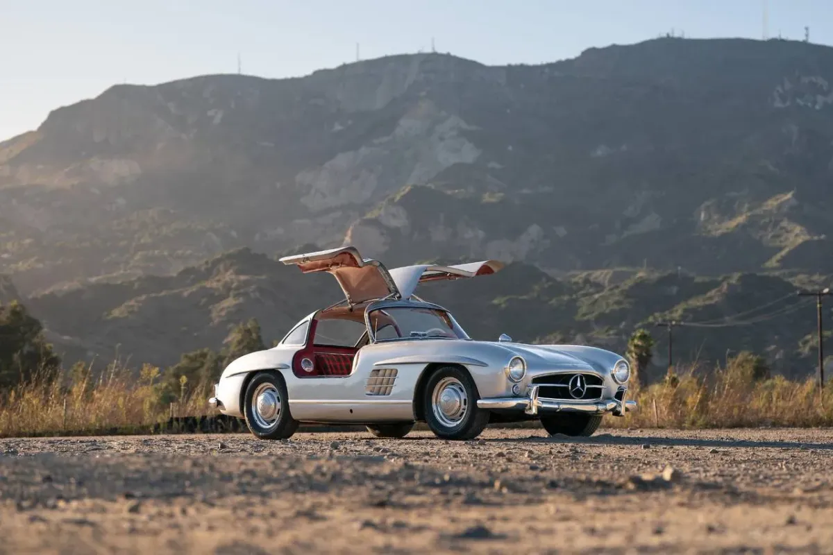 Mercedes-Benz 300SL Gullwing 1956: La Leyenda del Auto Deportivo con Puertas Alas de Gaviota