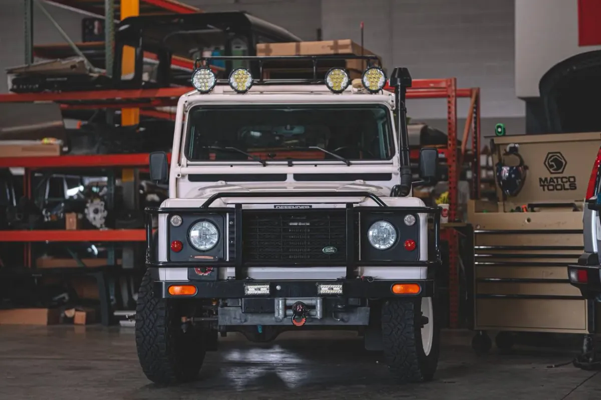 Land Rover Defender 110 NAS 1993: La Joya Escondida para Coleccionistas