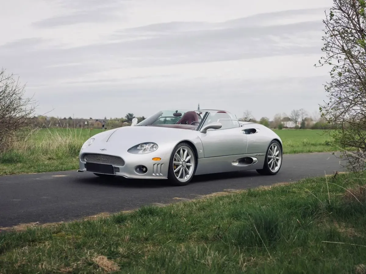 Spyker C8 Spyder 2004: Una Obra Maestra de Ingeniería Automotriz 🚗💨