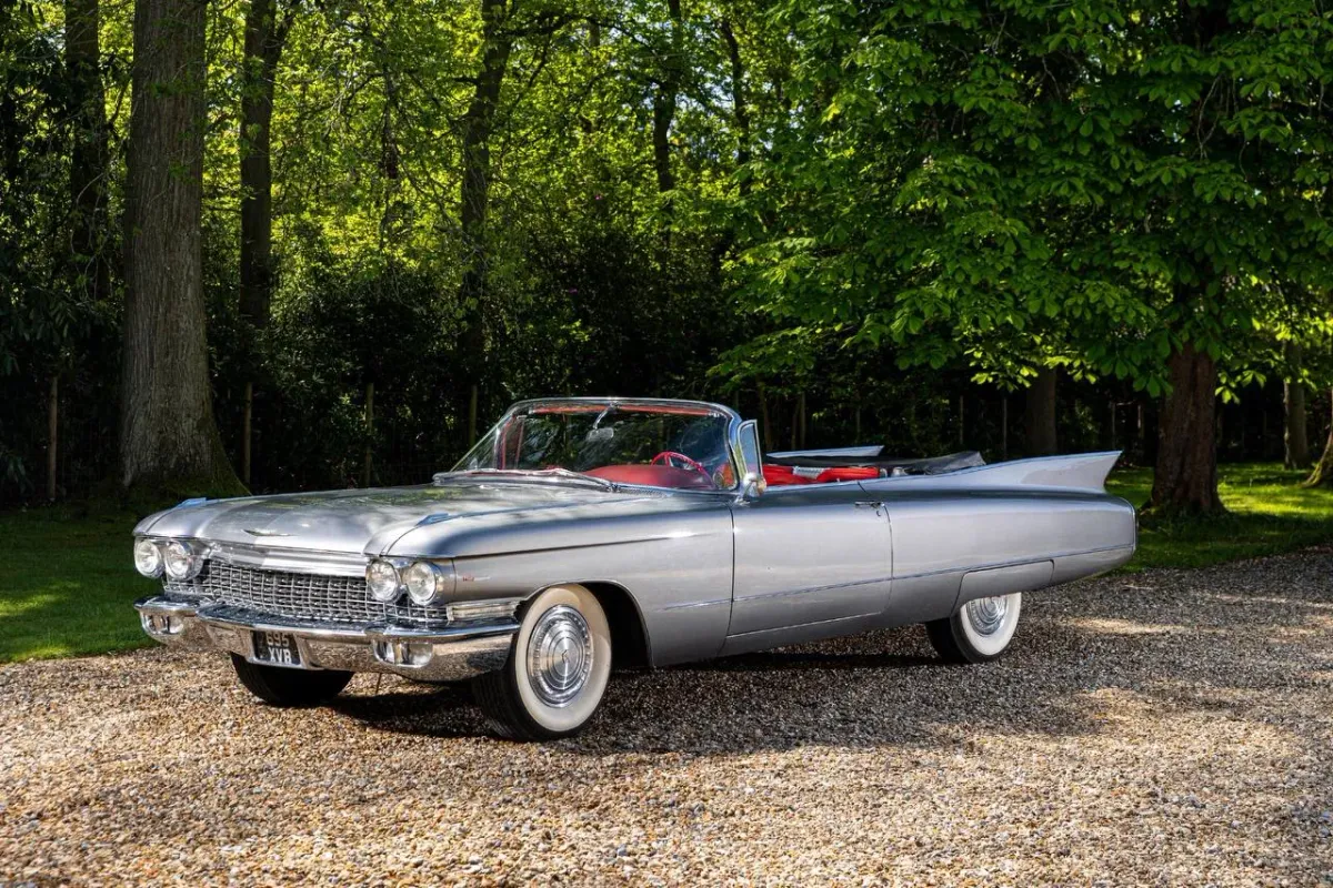 Cadillac Series 6200 Convertible 1960: Un Icono del Diseño Automotriz Americano