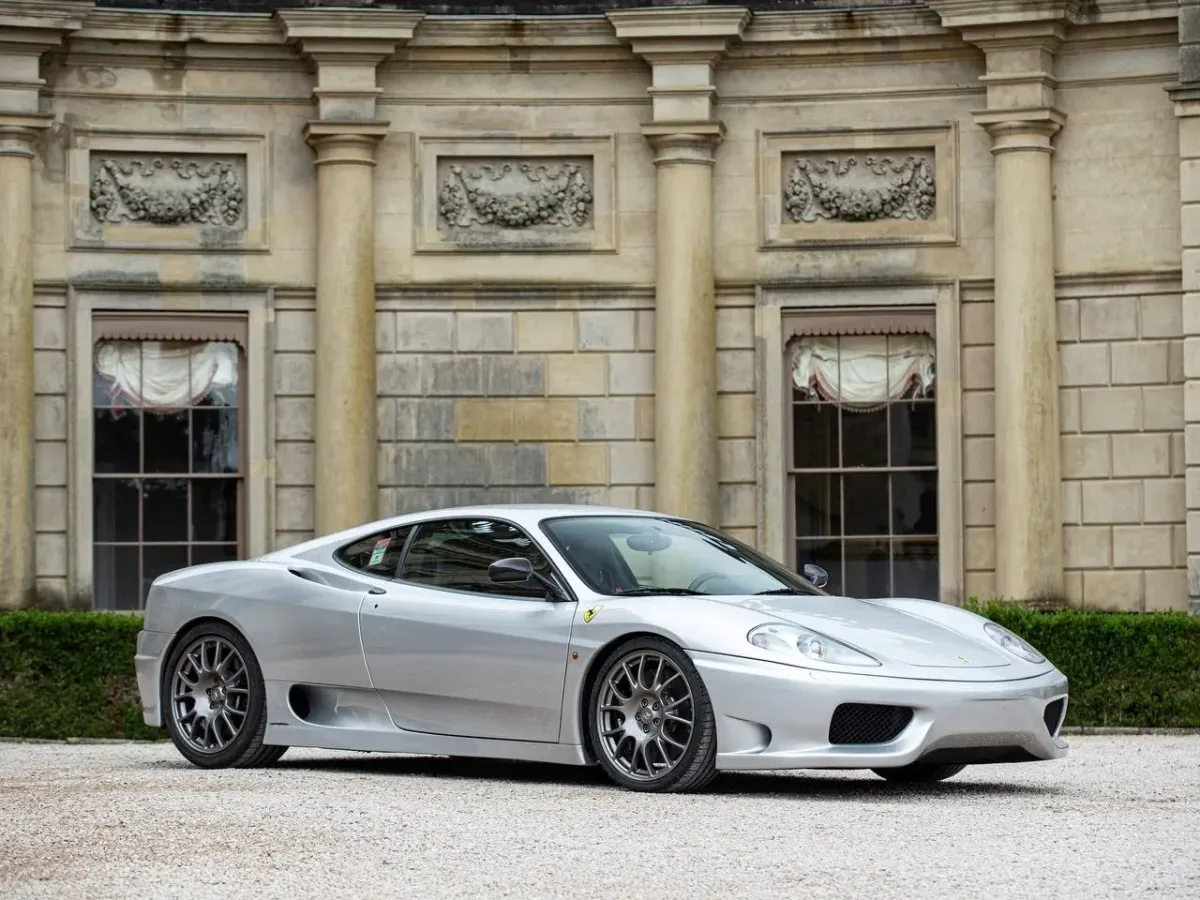 Ferrari 360 Challenge Stradale 2003: La Fusión Perfecta de Lujo y Rendimiento en Pista