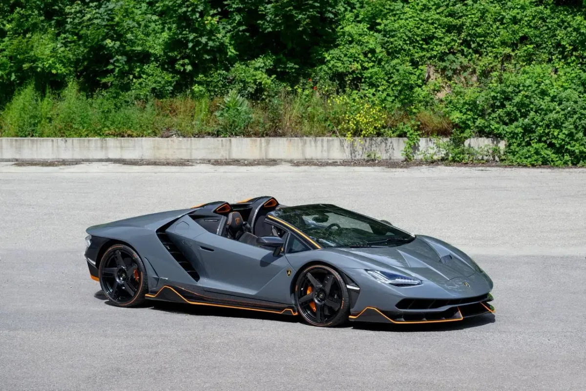 Lamborghini Centenario Roadster 2017: Un Homenaje al Sueño de Ferruccio