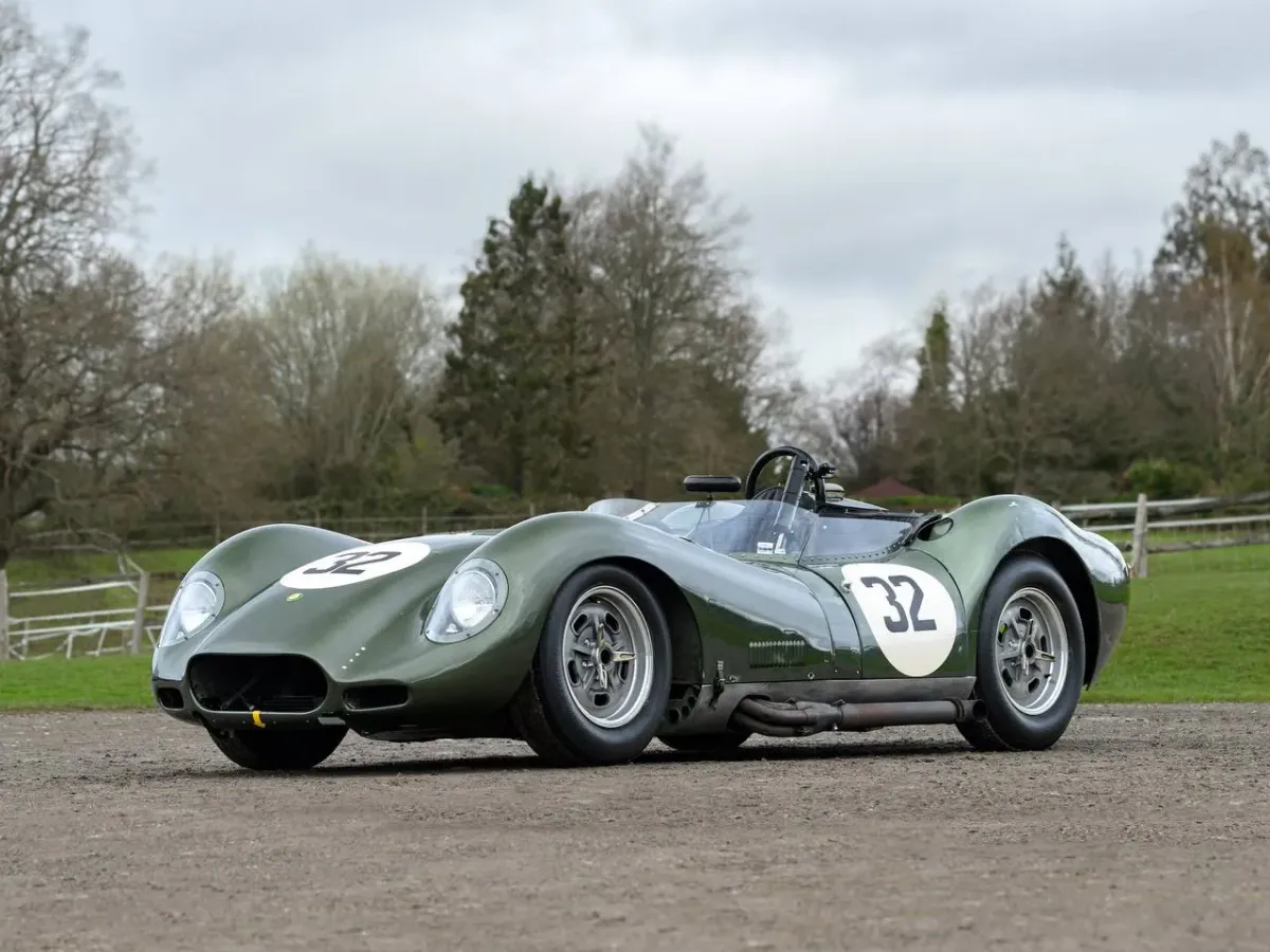 Lister Chevrolet 1959: El Depredador del Asfalto 🚗💨