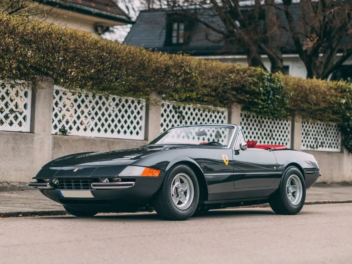 Ferrari 365 GTS/4 Daytona Spider: La Leyenda Italiana del Motor