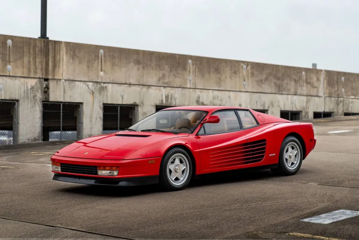 Ferrari Testarossa "Monospecchio Monodado": Un Icono de la Cultura Pop