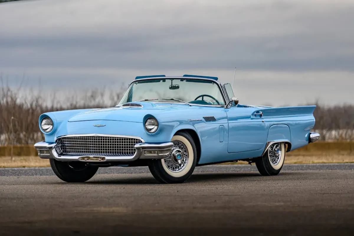 Ford Thunderbird E-Code 1957: Una Joya Rara para Entusiastas de Autos Clásicos 🚗