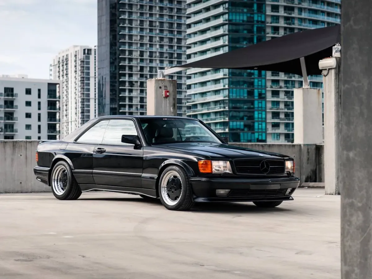 Mercedes-Benz 560 SEC AMG 6.0 Wide-Body: Un Coupe Legendario de los 90s