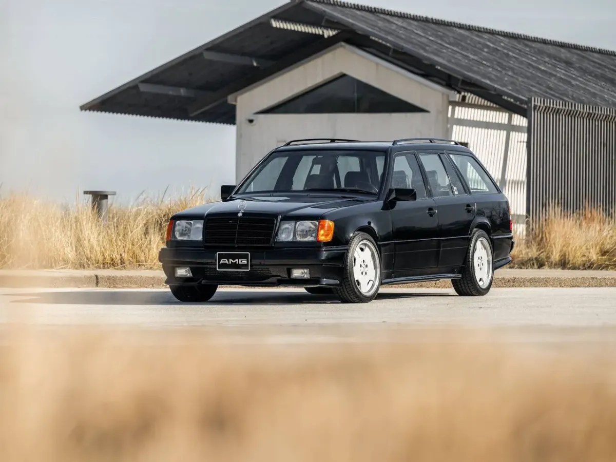 Mercedes-Benz 300 TE 6.0 AMG "The Hammer": La Era Dorada de la Ingeniería AMG