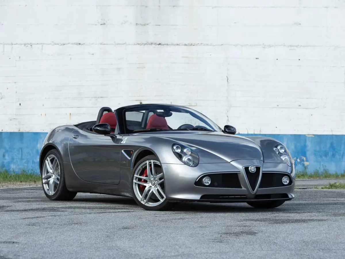 Alfa Romeo 8C Spider 2010: Un Roadster Raro y Elegante