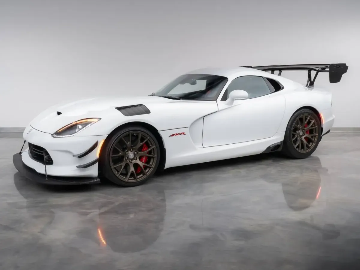 Dodge Viper ACR 2017: ¿La Serpiente que Dominó las Pistas? 🐍🏆