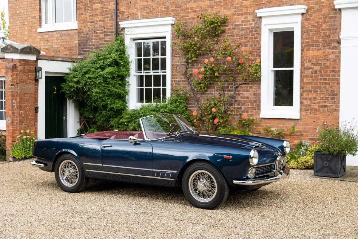 Alfa Romeo 2000 Spider 1960: Una Leyenda Italiana de Belleza y Rendimiento 🚗