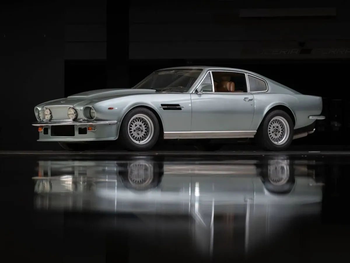 Aston Martin V8 Vantage Coupe 1985: El Primer Superdeportivo Británico