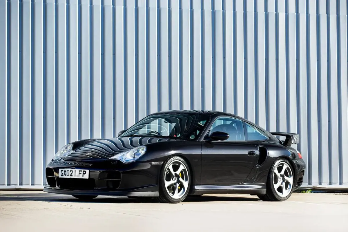 Porsche 911 GT2 Club Sport Coupé 2002: ¡Una Bestia de Pista Que No Podrás Ignorar! 💨🏆