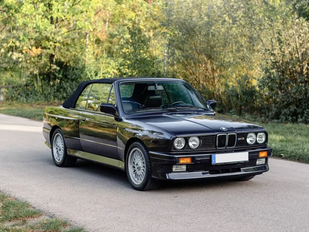 BMW M3 Convertible 1989: Un Clásico Descapotable con Alma Deportiva 🚗💨