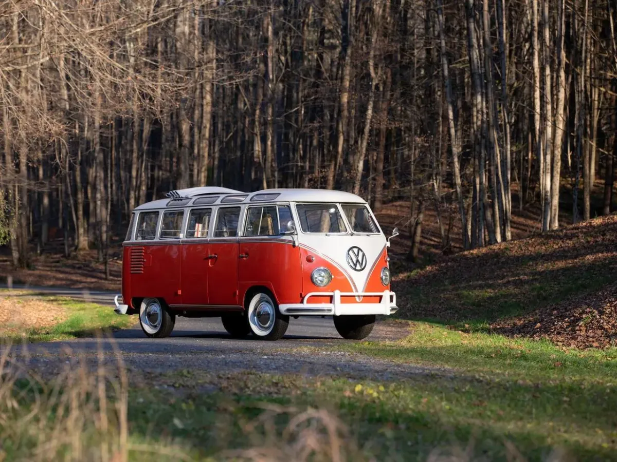 Volkswagen Type 2 Deluxe «23-Window» Microbus 1961: Una Leyenda de los 60s 🚐