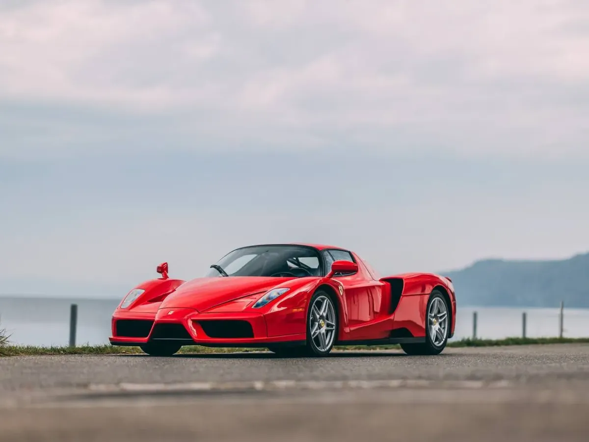 Ferrari Enzo 2003: La Leyenda Italiana que Rompió Barreras