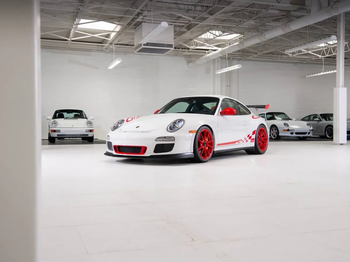 Porsche 911 GT3 RS 2011: Un Bestia de Pista con Alma Manual