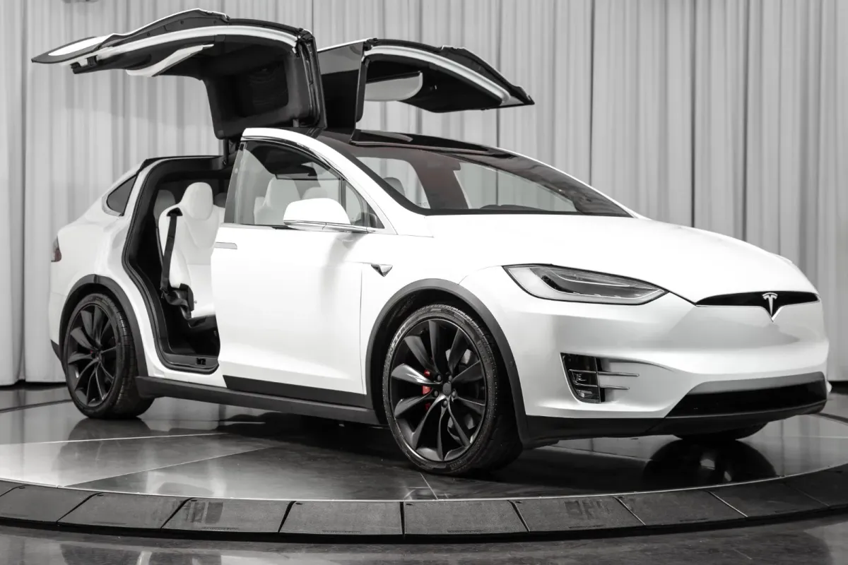 5 Lujos que hacen del Tesla Model X P100D el mejor SUV de lujo