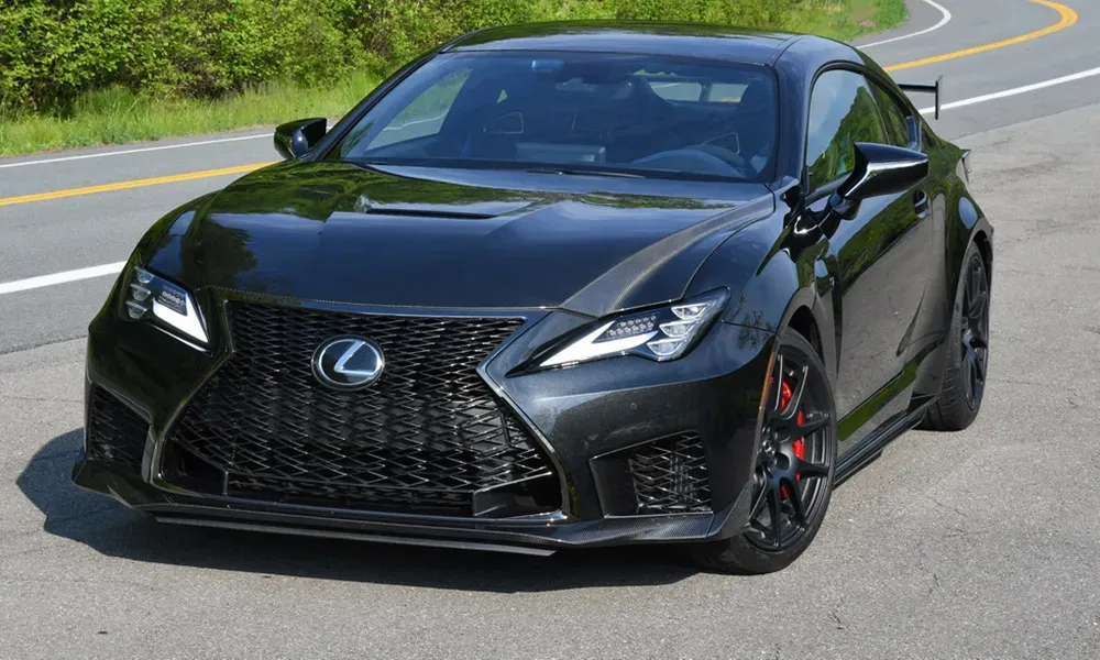 ¡El Lexus RC F Track Edition: ¿Un Deporte Clásico o un Dinosaurio Moderno?