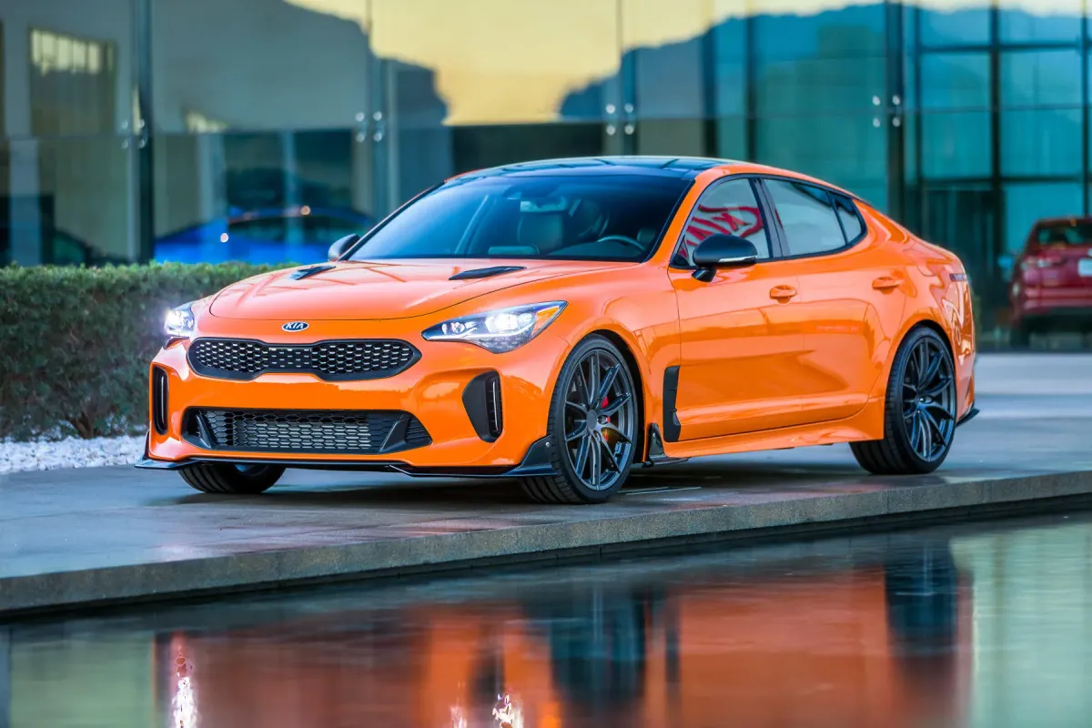 ¡El Kia Stinger GT: Un Deportista Coreano que Te Sorprenderá!