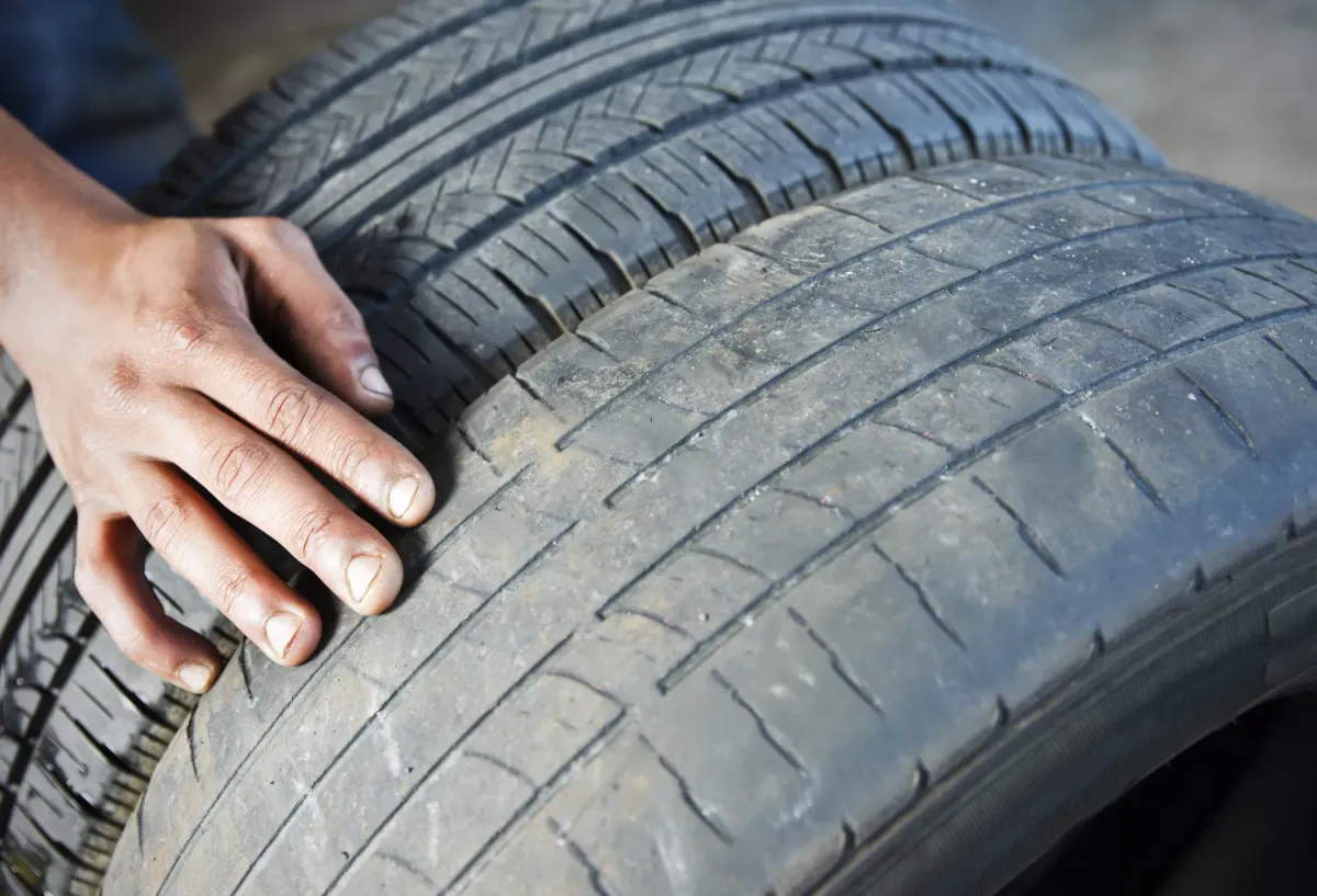 ¡Desglosando el misterio del desgaste de las llantas!¿Cómo se mantienen seguras cuando están gastadas?  🚗💨