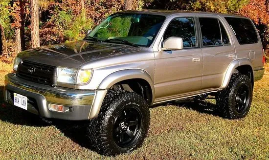 7 Razones por las que el Toyota 4Runner 2000 es un Clásico Inolvidable 🚗💨