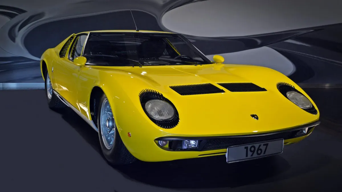 Lamborghini Miura P400 S by Bertone: Un Icono de Diseño y Potencia