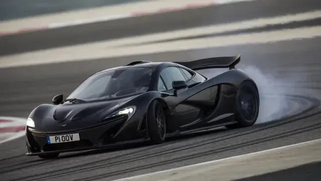 ¡El McLaren W1: El Hiperdeportivo que Nadie Necesita!