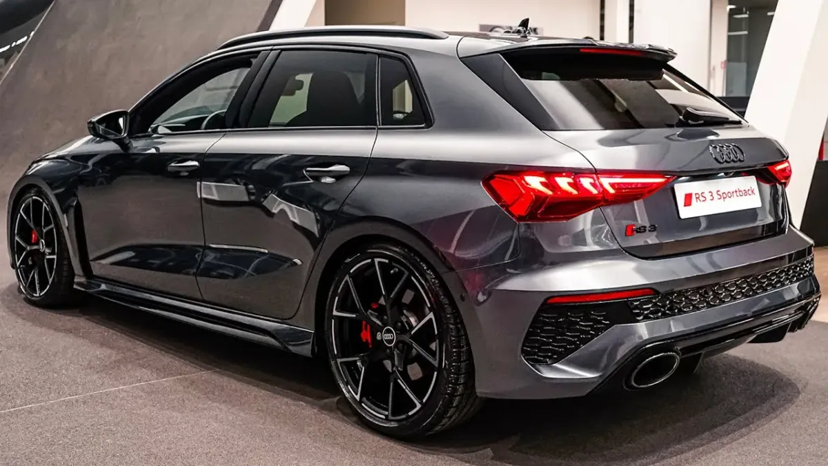 ¡El Audi RS3: Un cohete de 5 cilindros que te dejará boquiabierto!