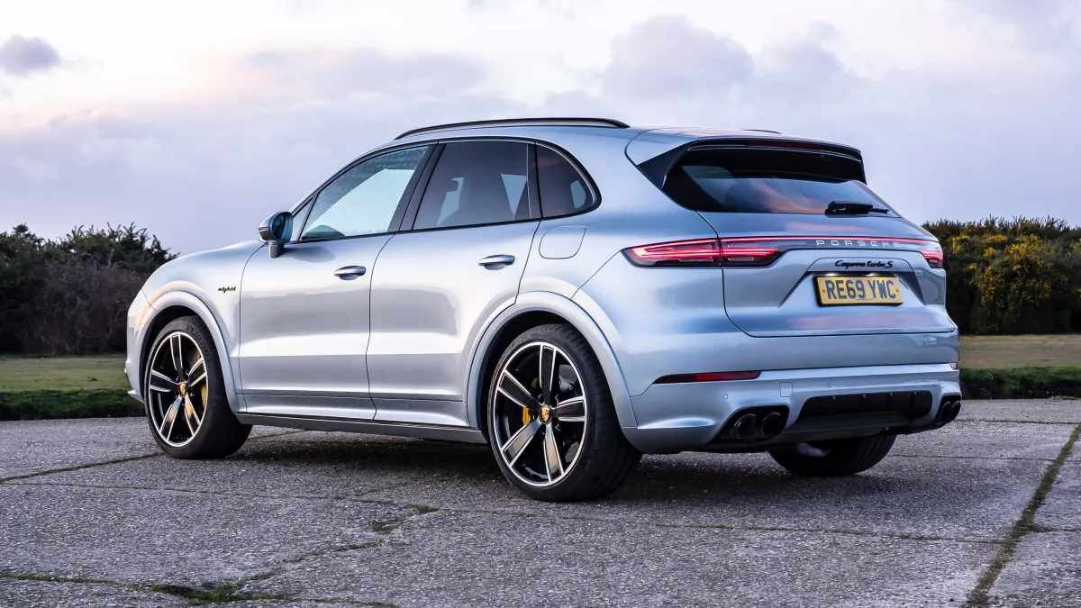 ¡Porsche Cayenne Turbo S E-Hybrid: El SUV que Desata la Bestia!