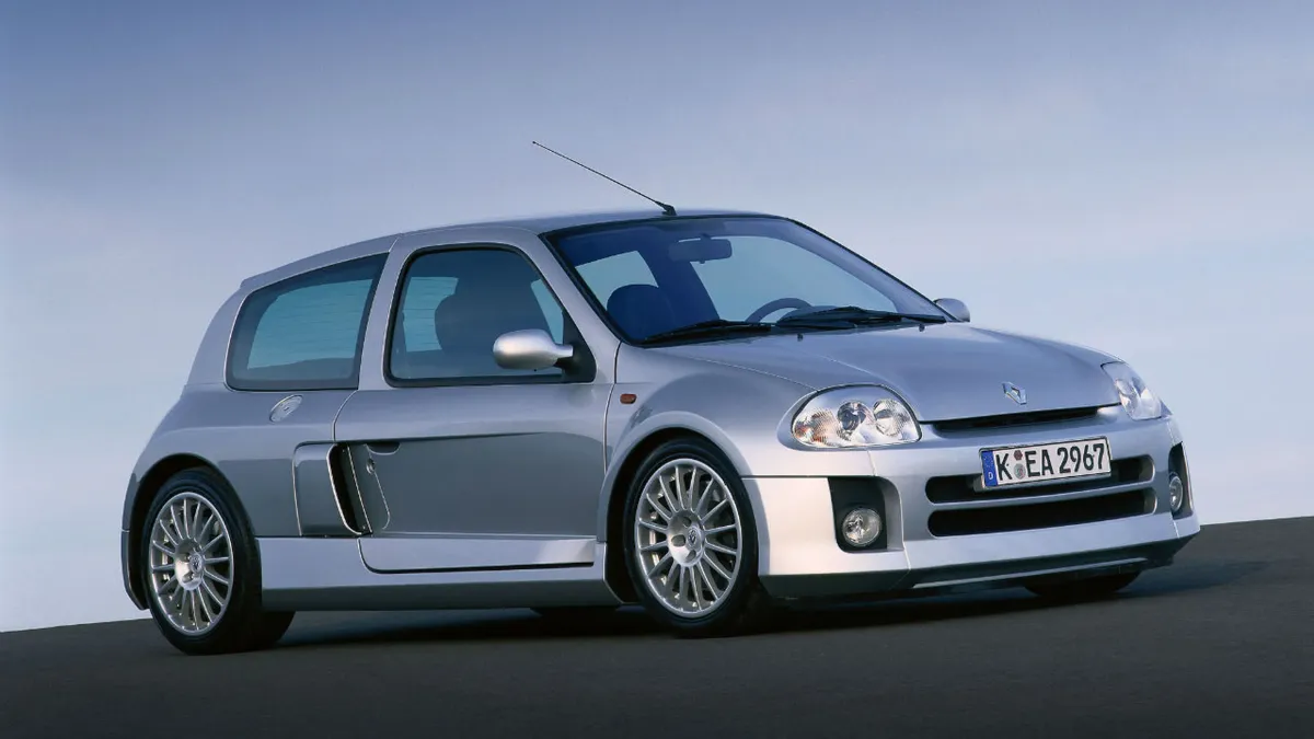 Las 8 Ediciones Más Exclusivas del Renault Clio V6: Un Sueño para Fans de Autos 🚗🔥