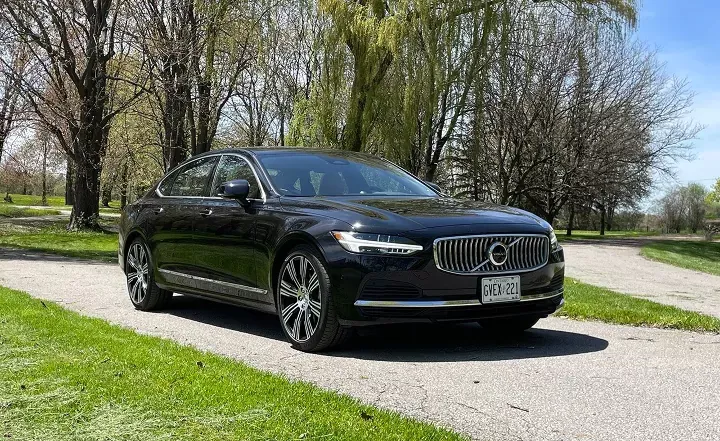 El Volvo S90 Recharge 2023: ¿Un Gran Sedán que Está a Punto de Desaparecer?