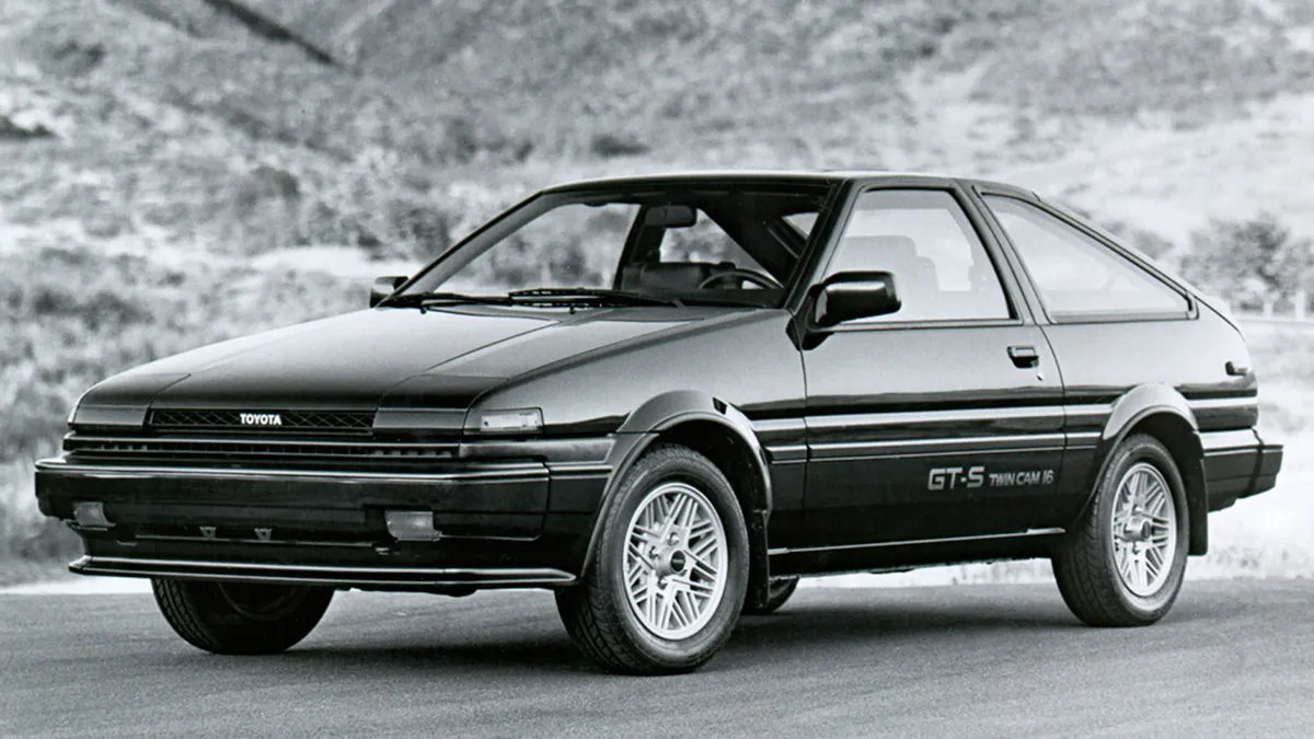 El Legado del Toyota Corolla AE86: ¿Cómo un auto pequeño se convirtió en un ícono?