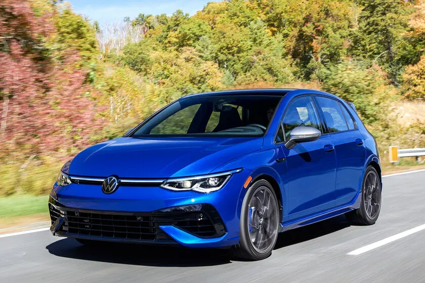 Volkswagen Golf R 2022: El Hatchback que Domina el Asfalto 😈🔥