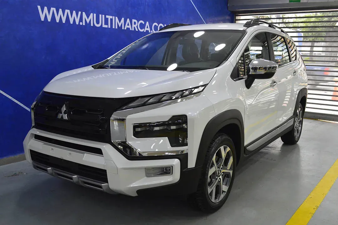 Mitsubishi Expander: ¿La Minivan del Pueblo?  😊 Análisis a Fondo 🚗💨