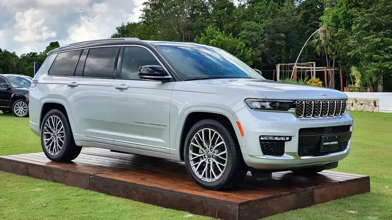 Jeep Grand Cherokee L: ¿El SUV familiar que revoluciona la conducción? 🚗💨