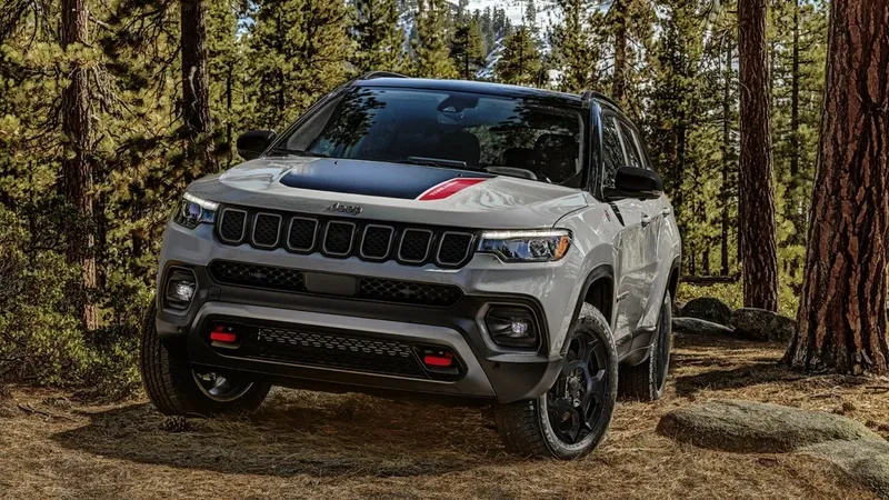 Jeep Compass 2023: ¿Un SUV Compacto con Alma Aventurera? 🚗💨