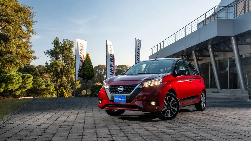 Nissan March 2021: ¡Un auto urbano que se reinventa! 🚗💨