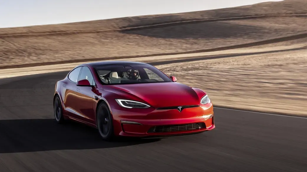 ¿Los frenos del Tesla Model S Plaid son un punto débil? 😨 La verdad detrás de las críticas al superauto eléctrico.