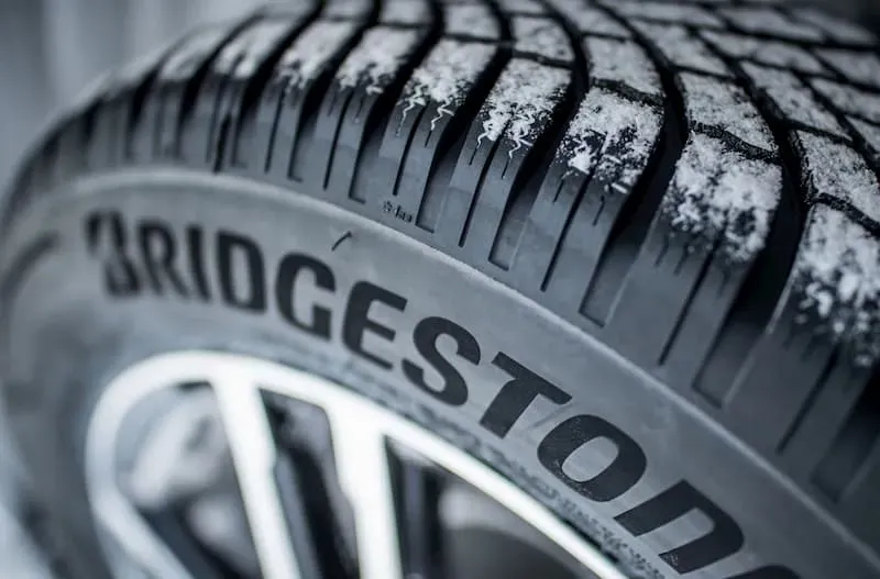 Neumáticos Bridgestone Potenza: ¡Lleva tu Auto al Límite!