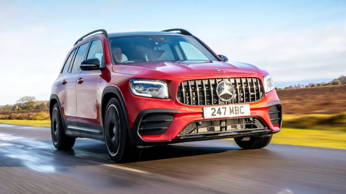 Mercedes-AMG GLB 35: ¿SUV Deportivo o Hot Hatch Disfrazado? 🚗💨