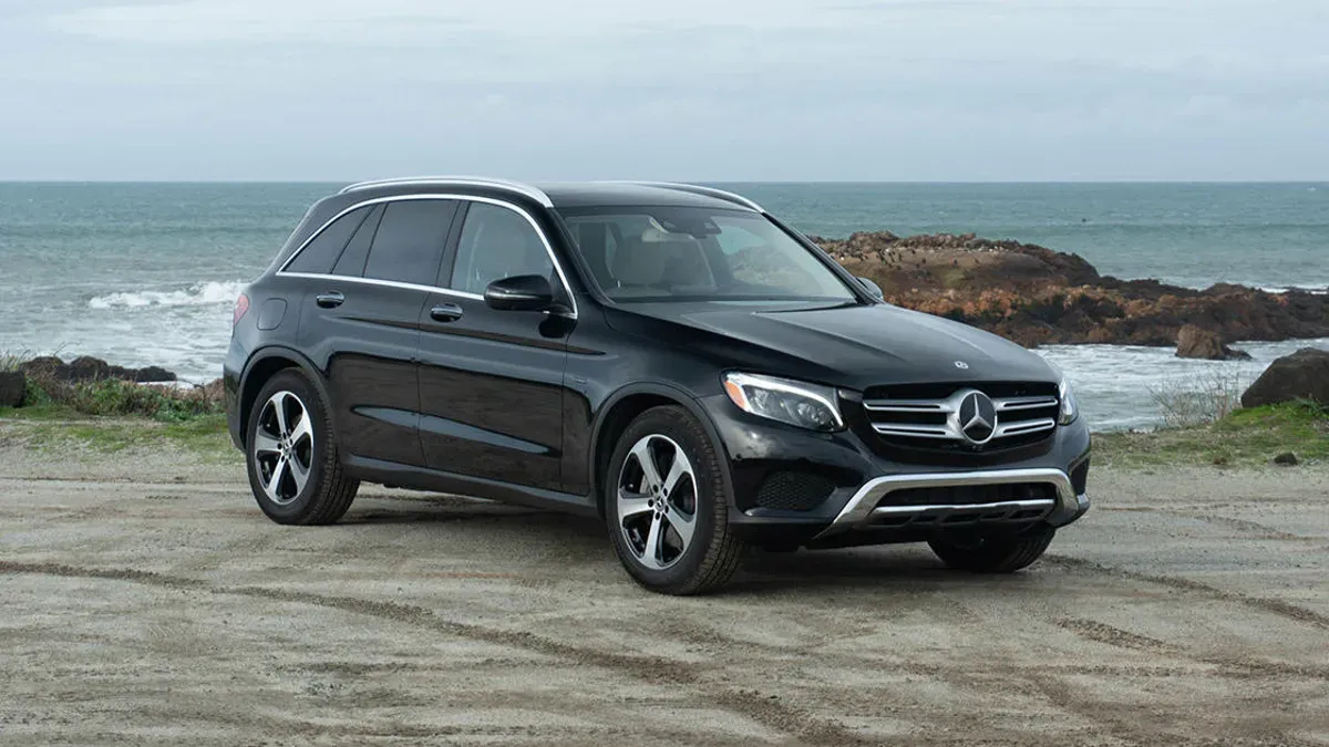 Mercedes-Benz GLC 350e 4MATIC: ¿Vale la Pena la Inversión en un Híbrido Enchufable? 🔌🚗