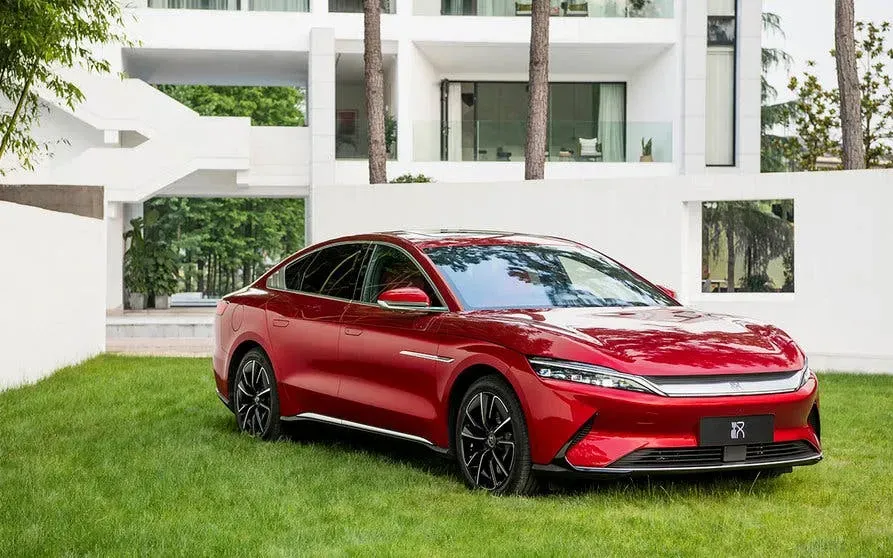 Cómo el BYD Han EV redefine el lujo en sedanes eléctricos chinos disponibles en México