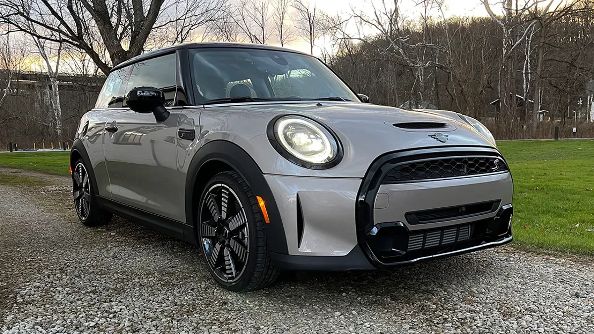 ¡MINI Cooper 2022: Un Facelift que Te Dejará Sin Aliento! 🚗💨