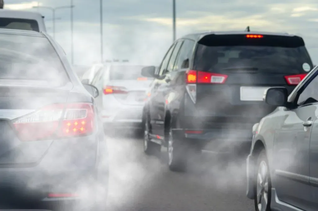 🚗💨  Sistema de Emisiones: ¿Cómo Reducir el Impacto Ambiental de tu Auto? 🌎