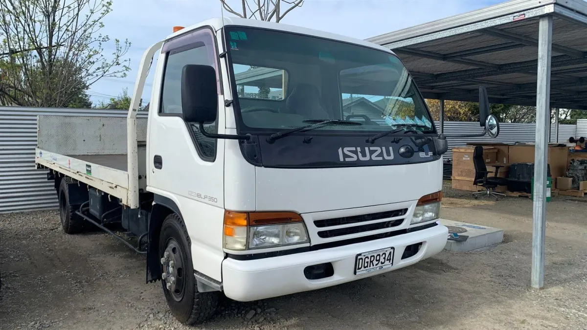 Nuevo Isuzu ELF 350: Camión ligero para transporte urbano sostenible - Características, precio y especificaciones