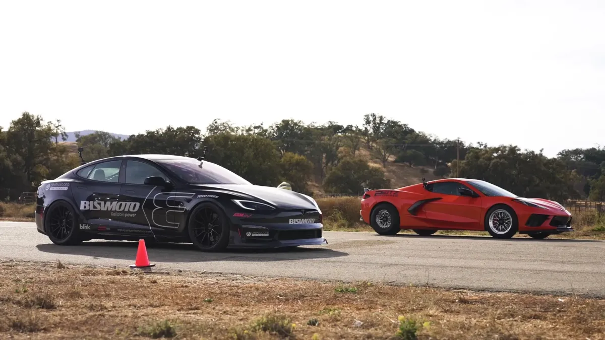 Tesla Model S Plaid vs. Chevrolet Corvette C8 Tunneada: ¡La Batalla Épica! ⚡️🏆