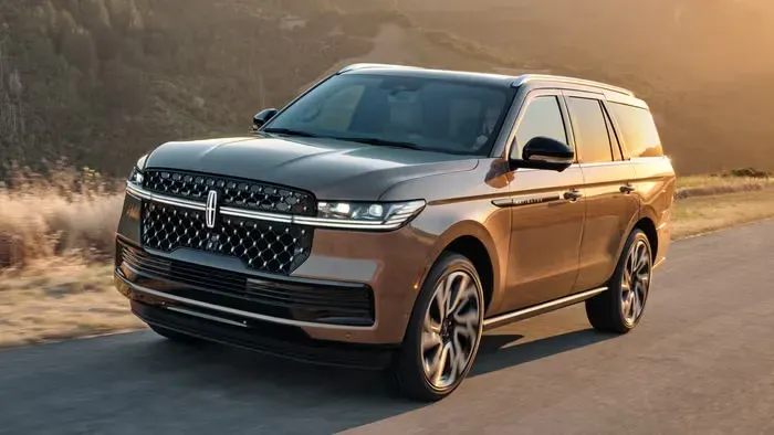 Lincoln SUVs: Libertad e Innovación en Cada Trayecto - Análisis de Lujo y Tecnología